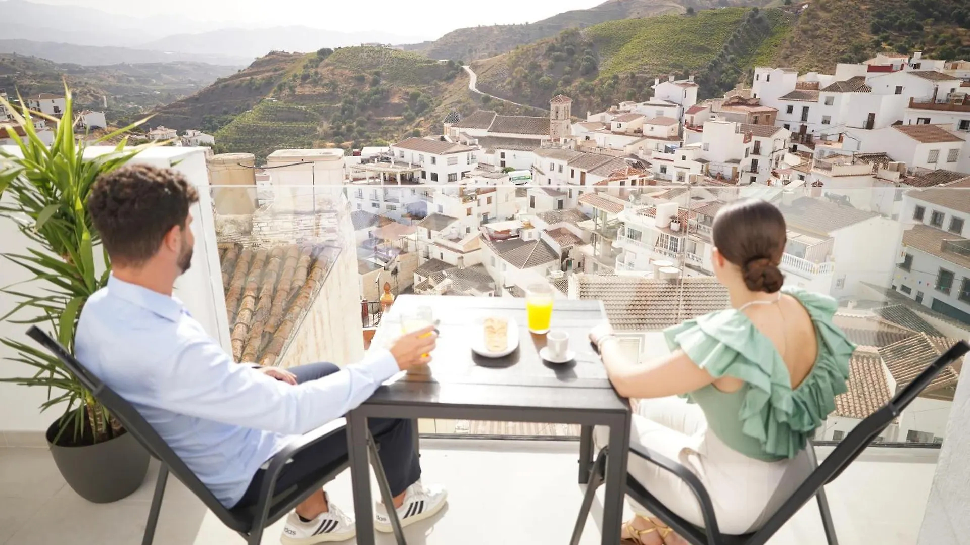 Apartahotel La Lipa Suites Con Piscina Privada Almáchar